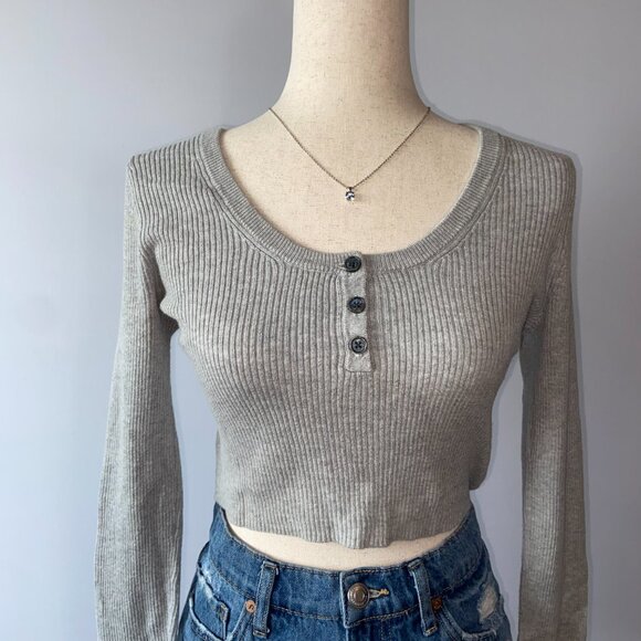 American Eagle Round Neck Crop Top Ribbed Grey Long Sleeve Sweater Size Medium - Picture 2 of 7